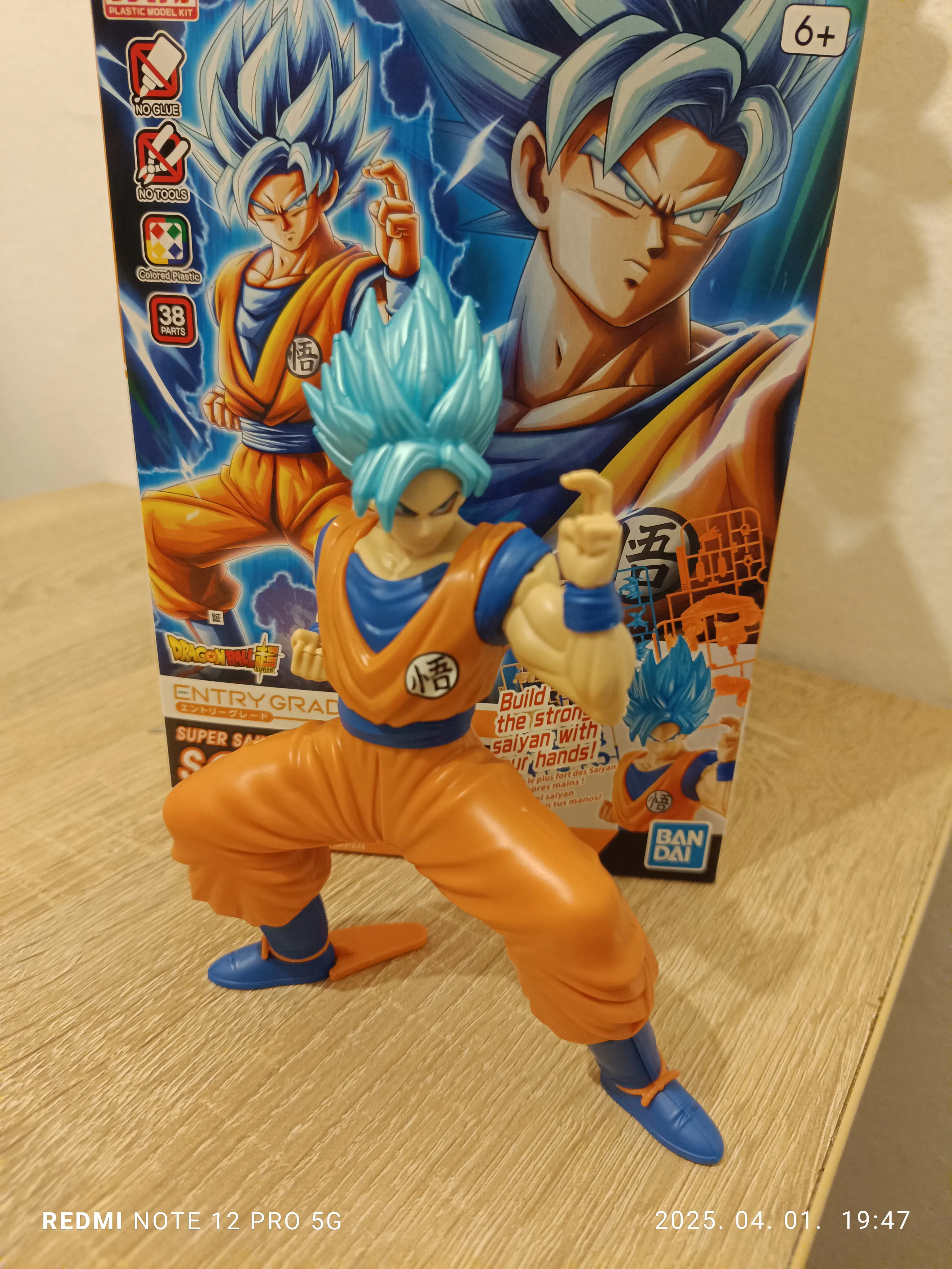 Dragon Ball Super Super Saiyan God Super Saiyan Son Goku Modellbausatz Figur 15cm Produktfoto