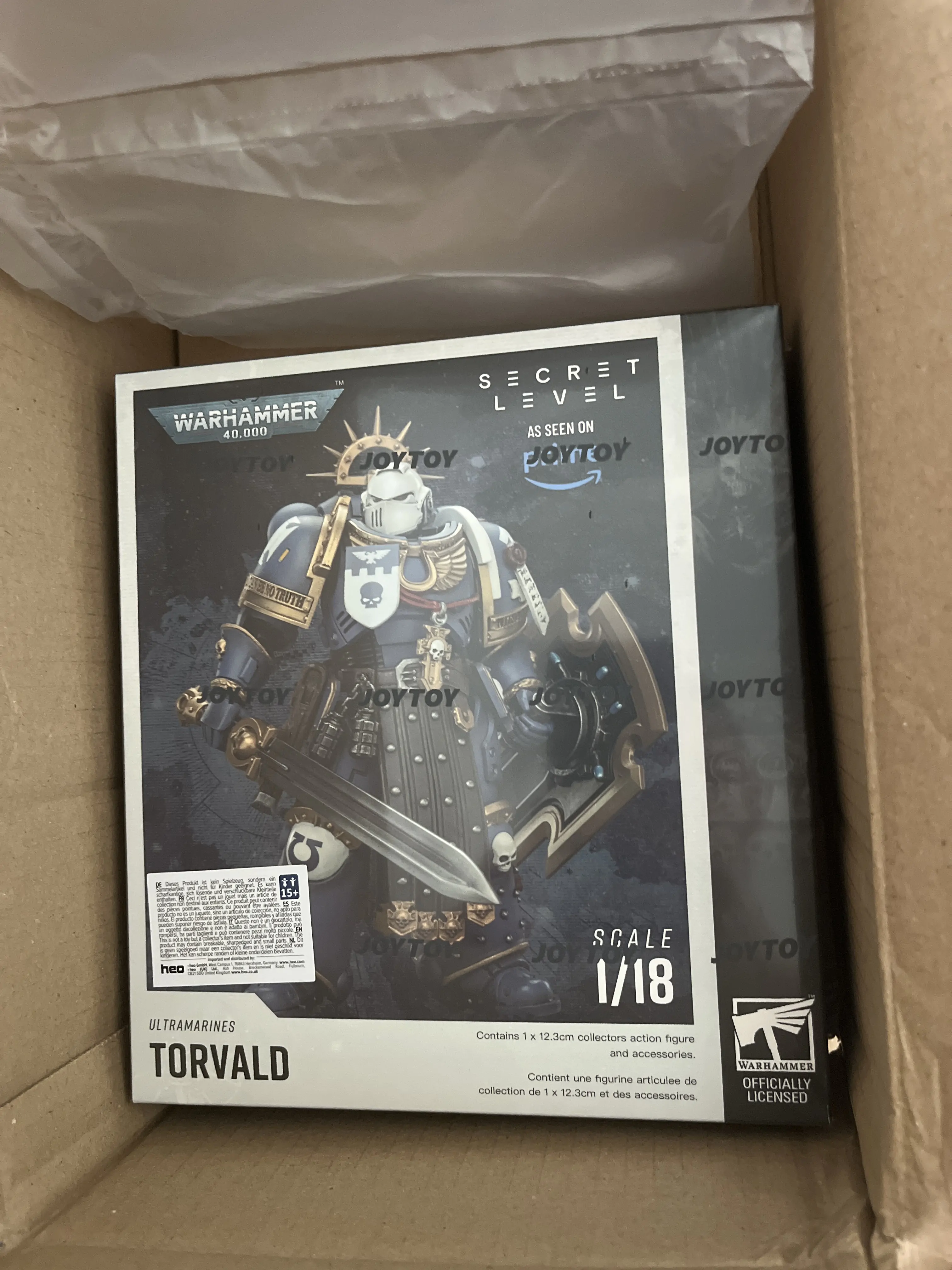 Warhammer 40,000 Action Figur Ultramarines Torvald mit Power Sword, Stormshield und Bolt Pistol 13 cm Produktfoto