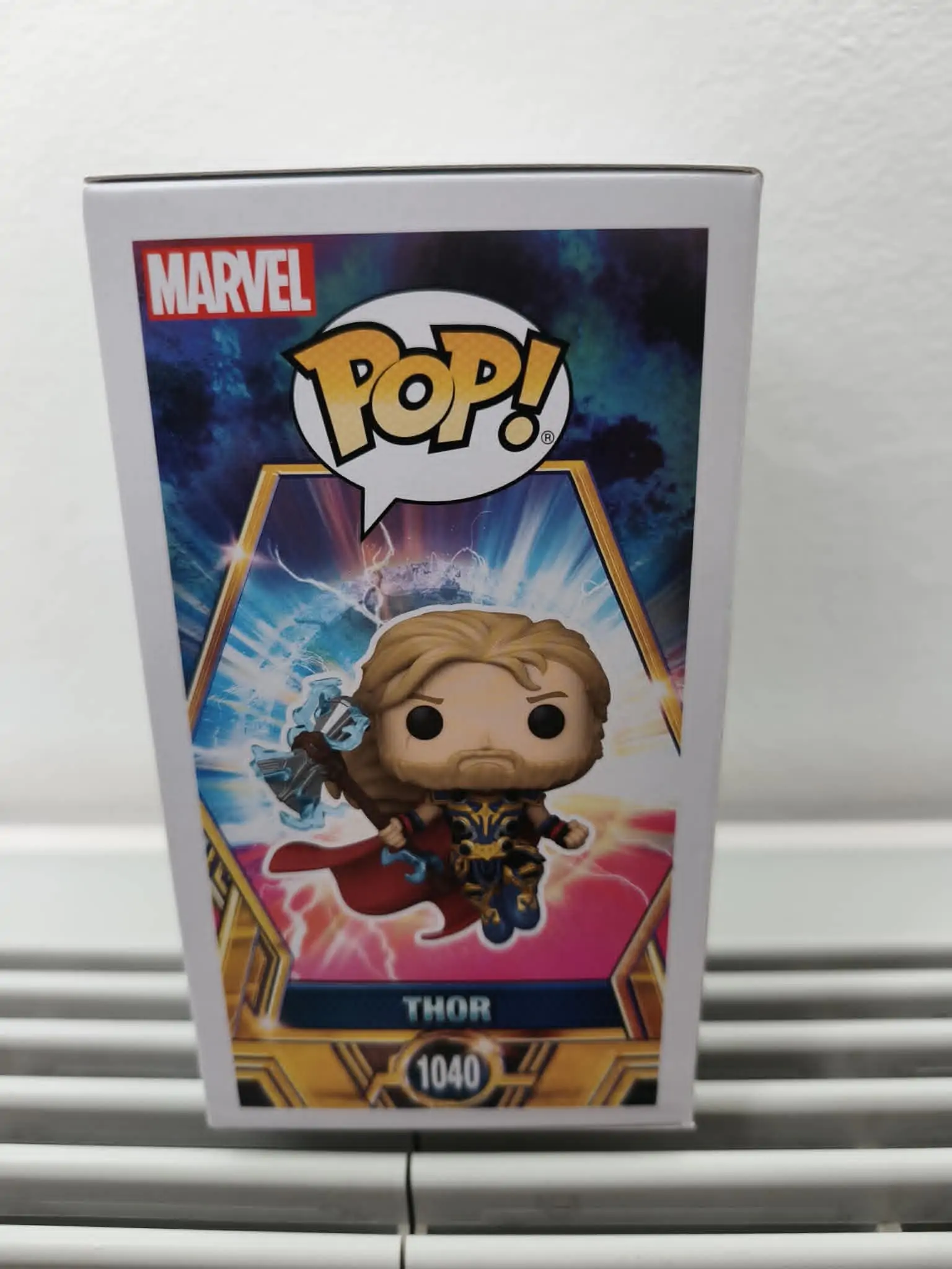 Thor: Love & Thunder POP! Vinyl Figur Thor 9 cm Produktfoto
