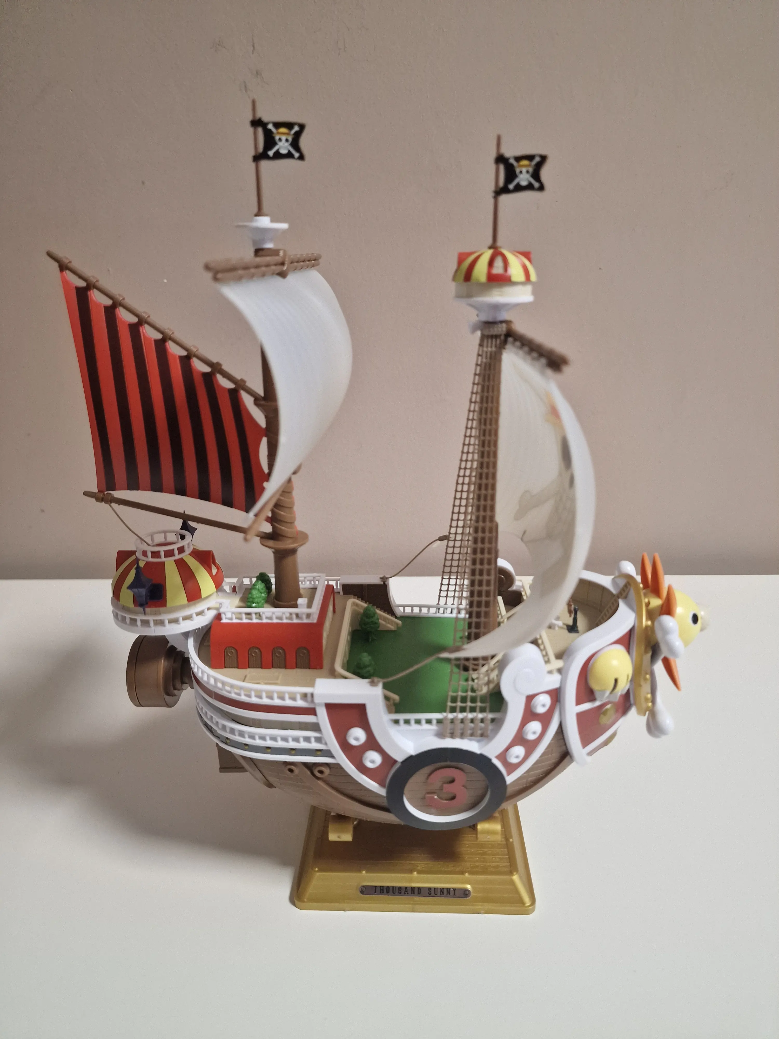 One Piece Thousand Sunny Land of Wano Modellbausatz Figur 30cm Produktfoto