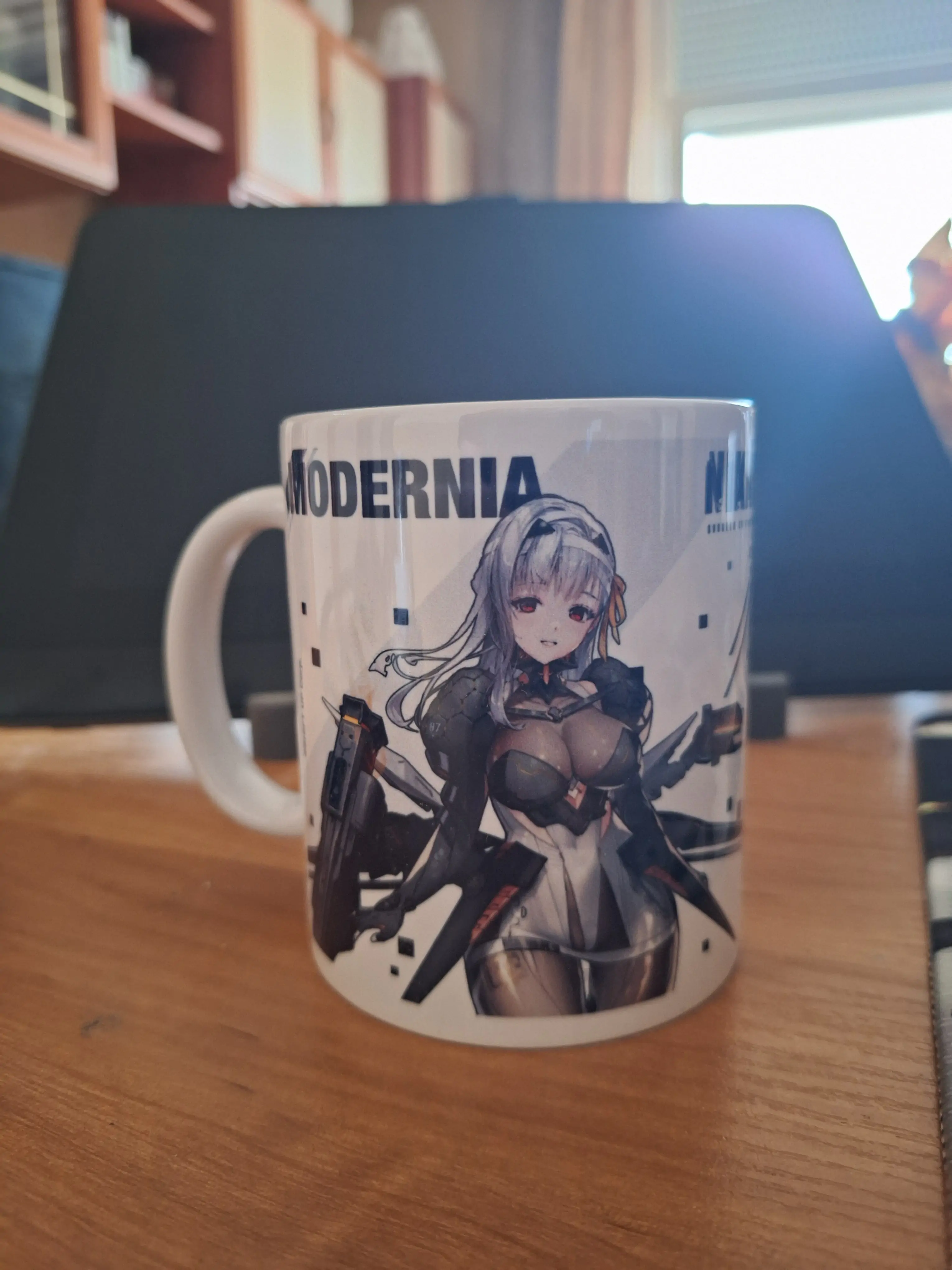 Goddess of Victory: Nikke Keramiktasse Modernia Produktfoto