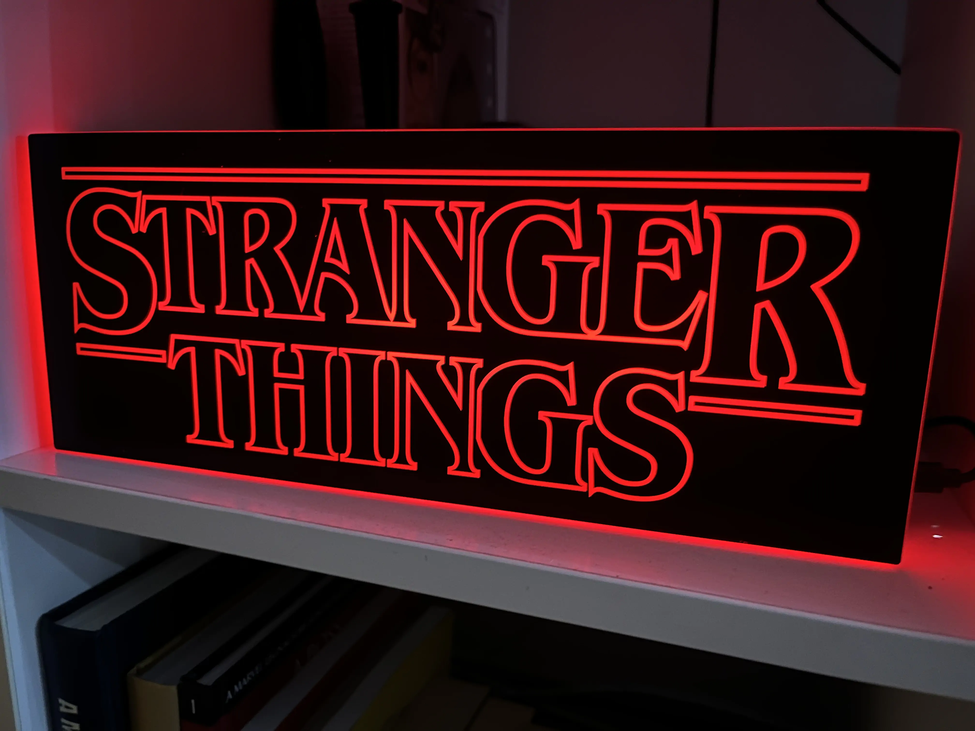 STRANGER THINGS - Logo Lampe Produktfoto