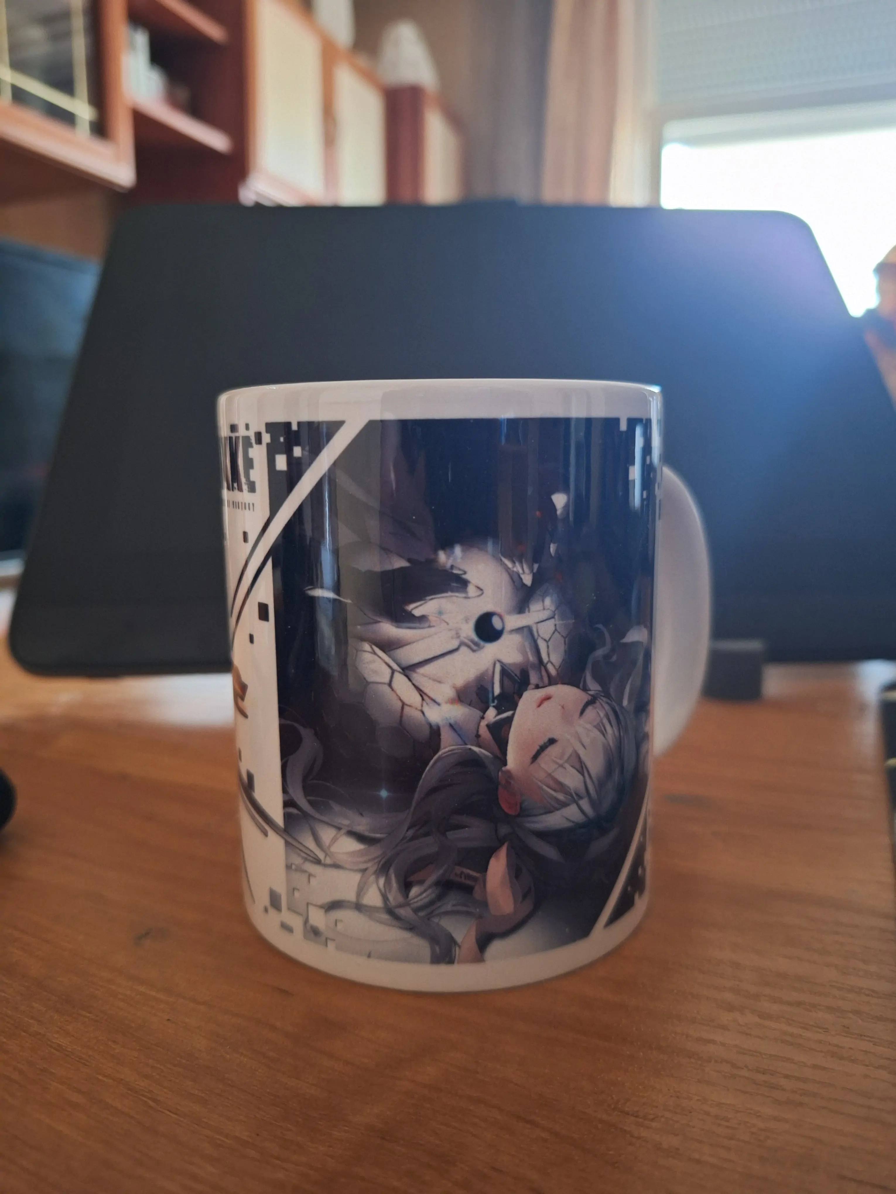 Goddess of Victory: Nikke Keramiktasse Modernia Produktfoto