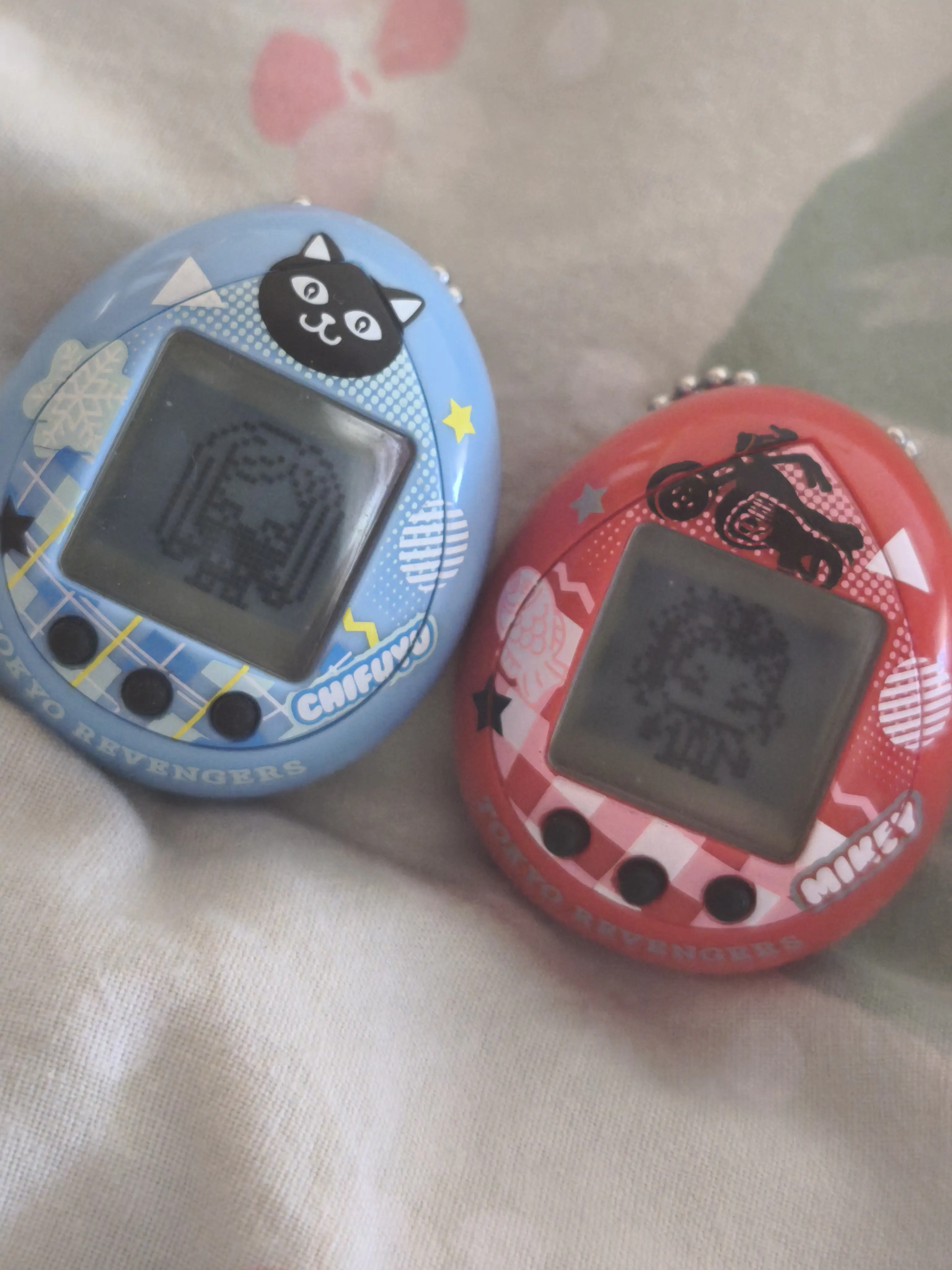 Tokyo Revengers Hugmy Tamagotchi + Chifuyu Support Figur Produktfoto