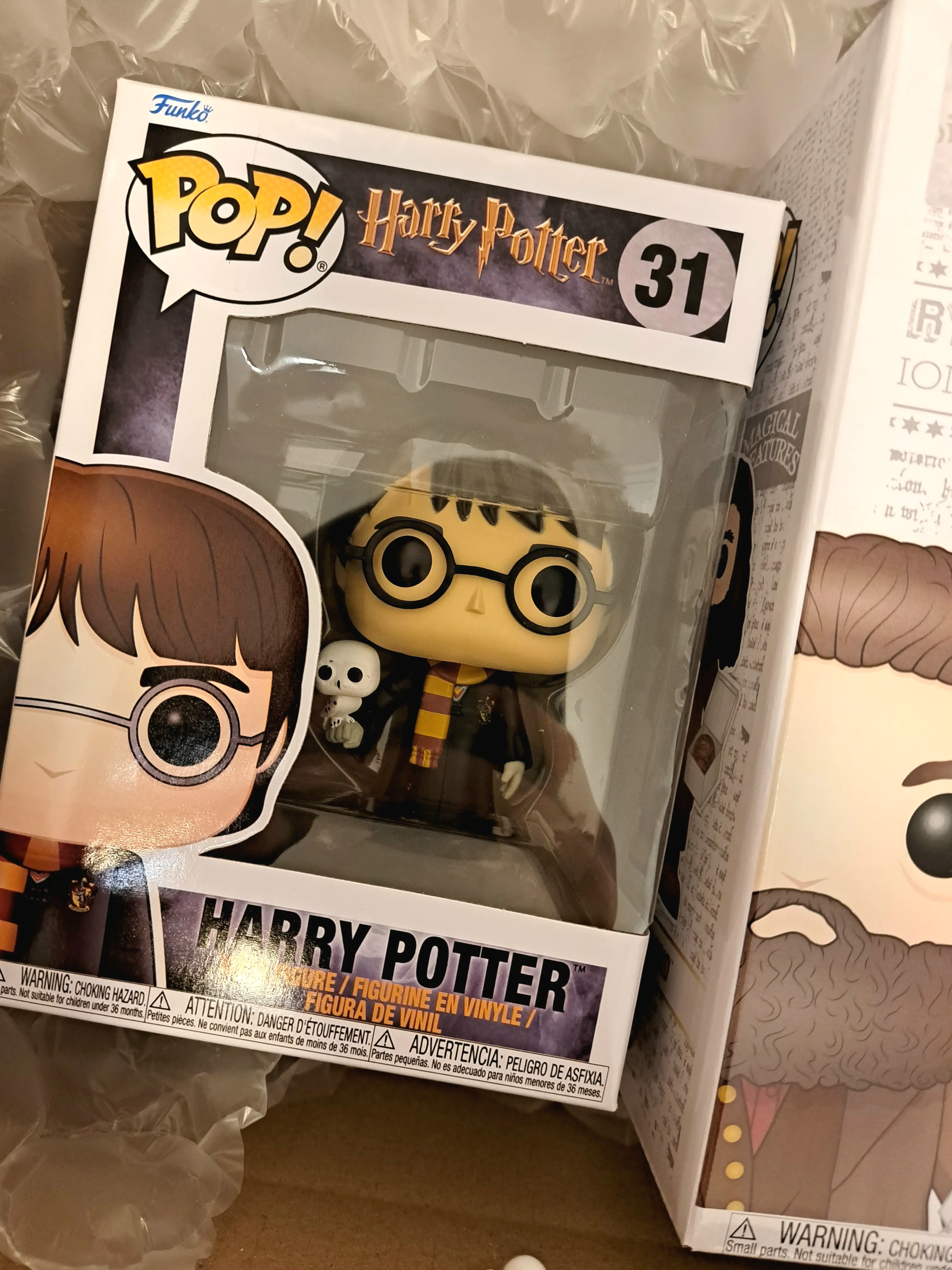 Harry Potter POP! Movies Vinyl Figur Harry with Hedwig 9 cm Produktfoto