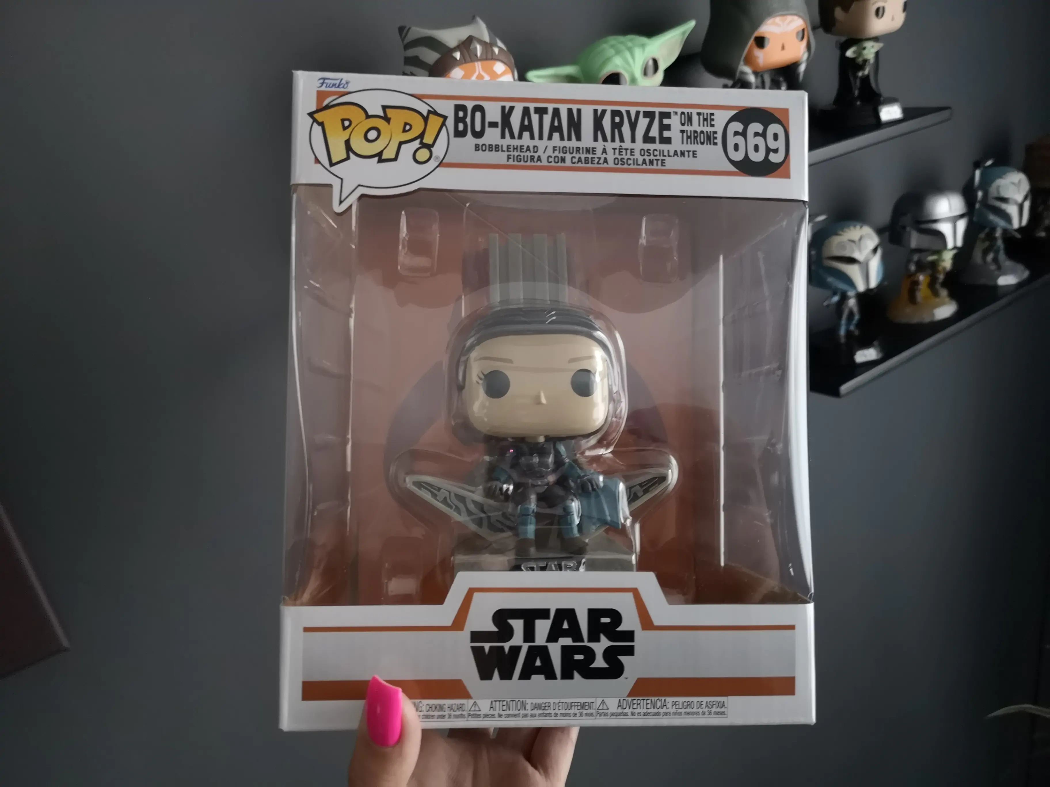 Star Wars: The Mandalorian POP! Deluxe Vinyl Figur Bo Katan w/Throne 9 cm termékfotó