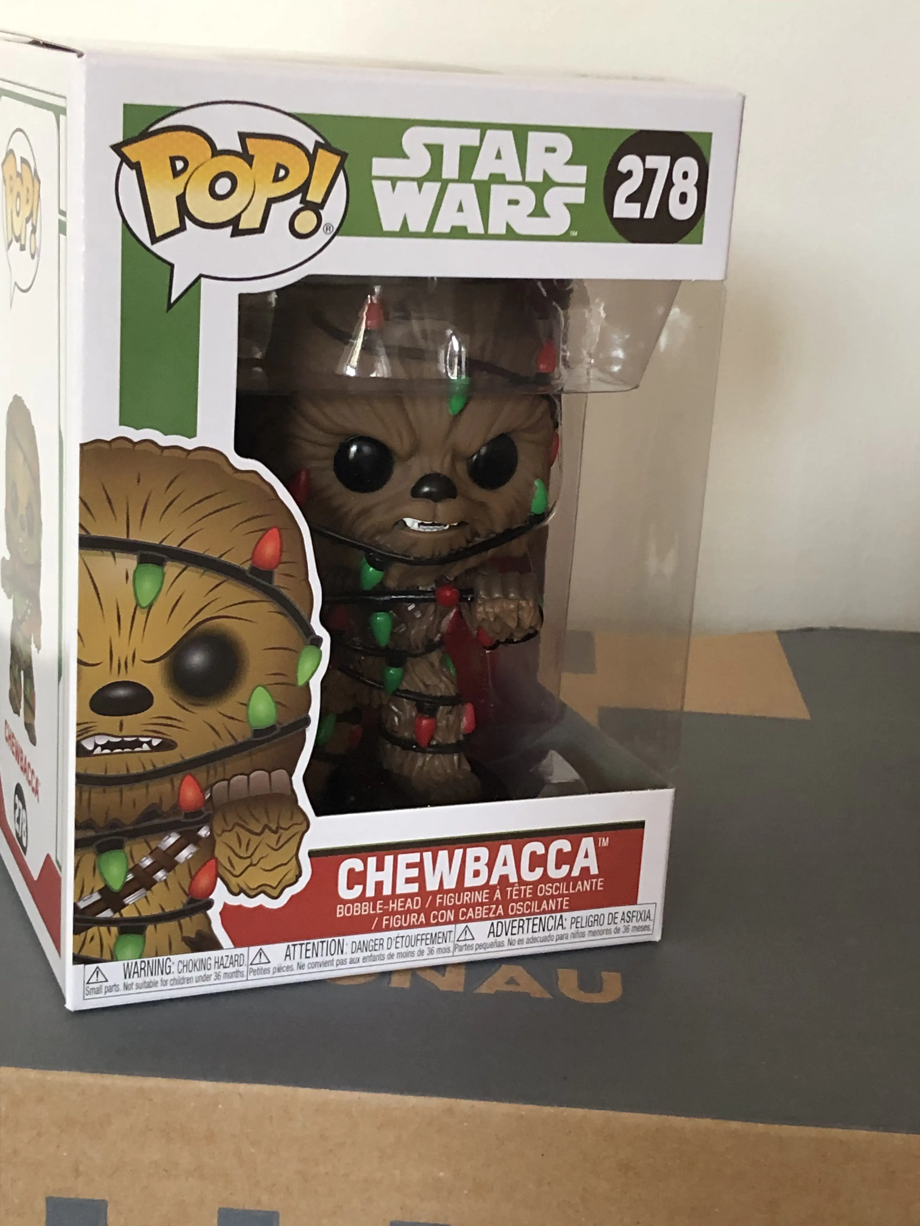 POP Figur Star Wars Holiday Chewie with Lights Produktfoto