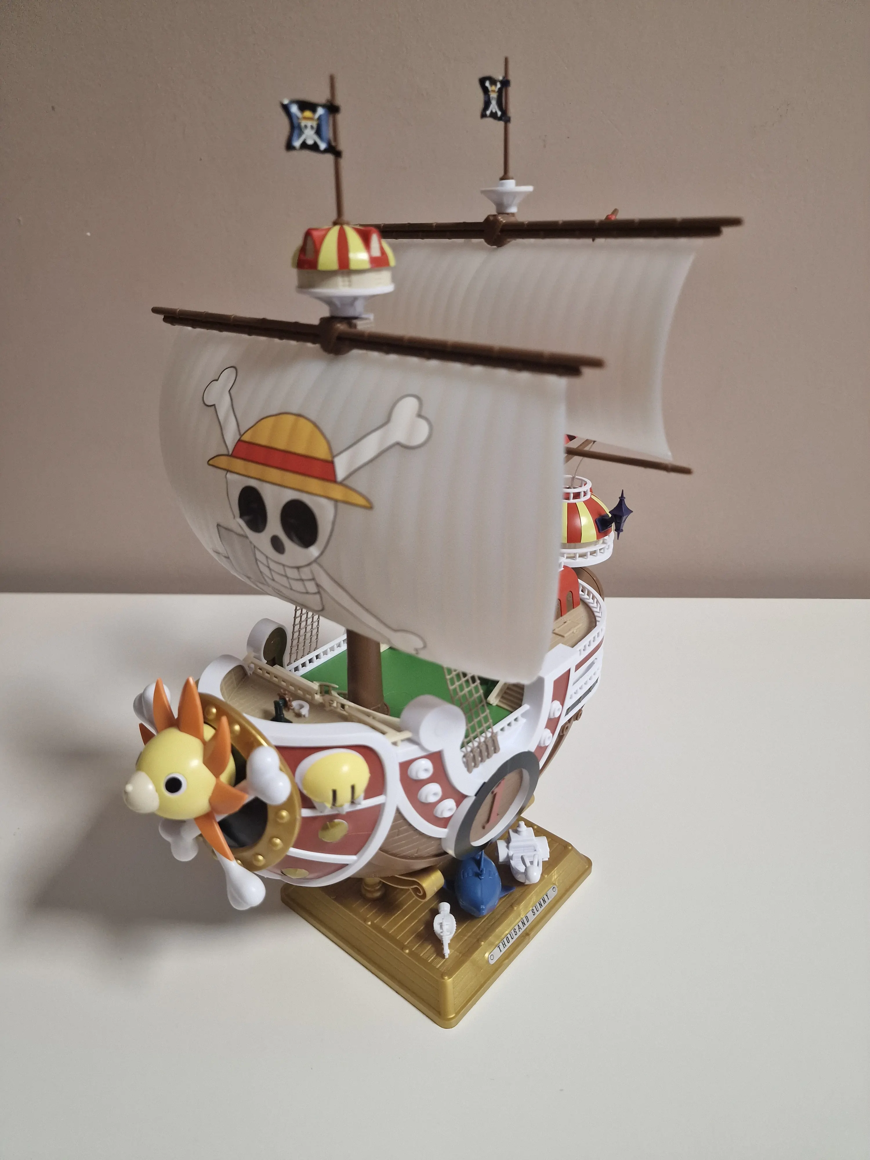 One Piece Thousand Sunny Land of Wano Modellbausatz Figur 30cm Produktfoto