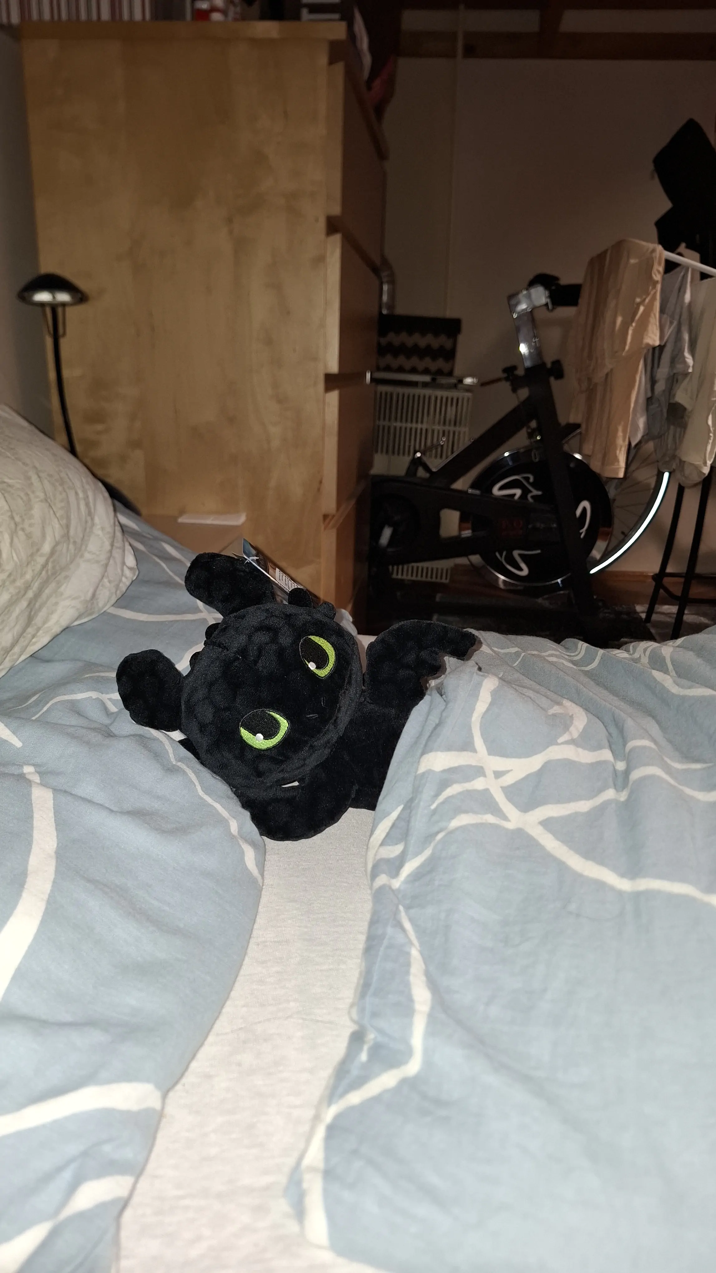 How to Train Your Dragon Plüschfigur Toothless Lying Version 30 cm Produktfoto