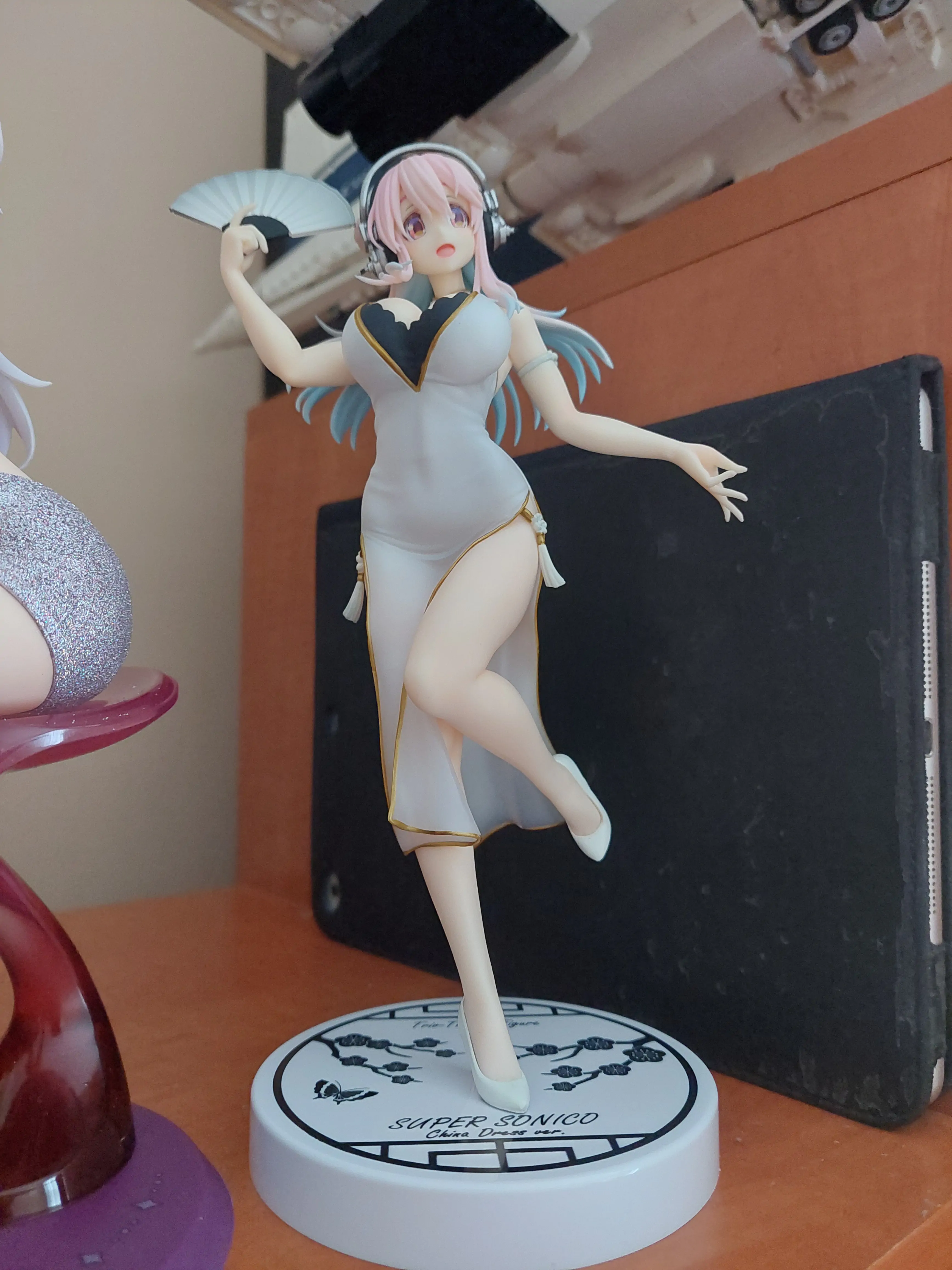 Super Sonico Trio-Try-iT PVC Figur Weißes China Kleid Ver. 21 cm Produktfoto