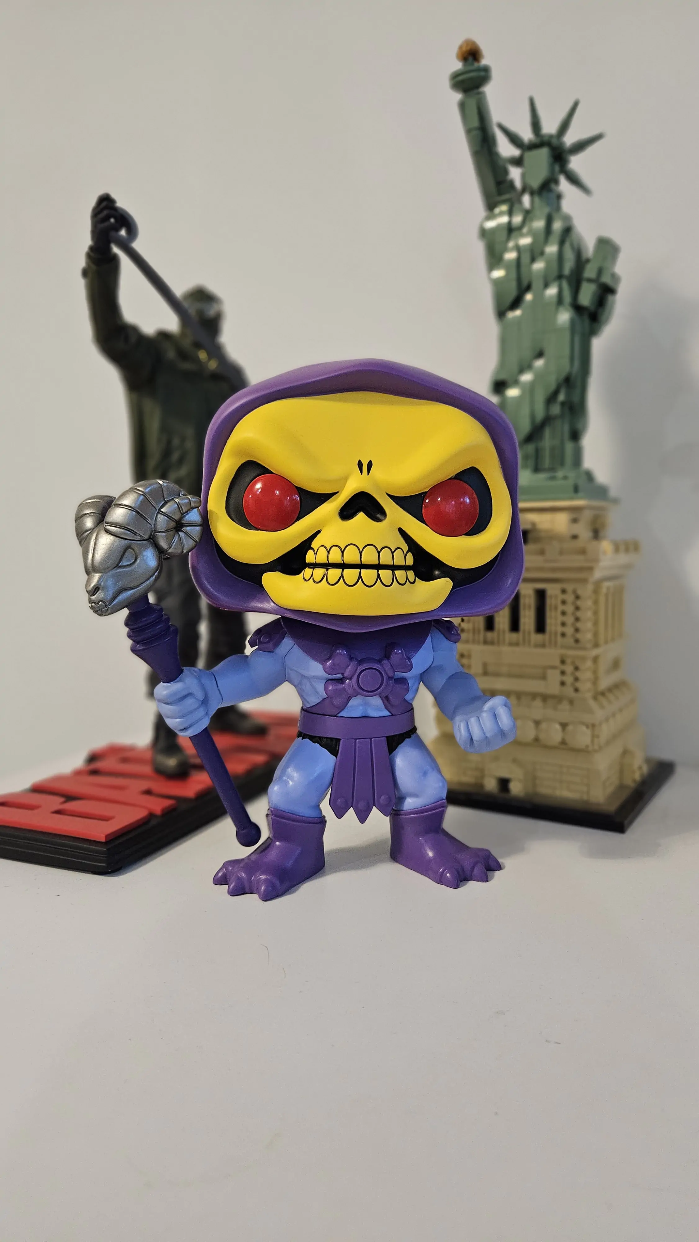 Masters of the Universe Super Größed POP! Animation Vinyl Figur Skeletor 25 cm termékfotó