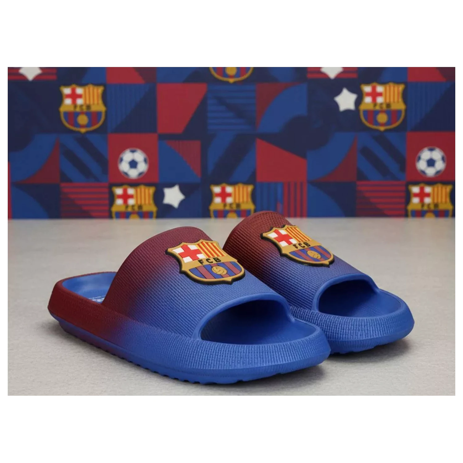 FC Barcelona Logo Erwachsene Hausschuhe Produktfoto