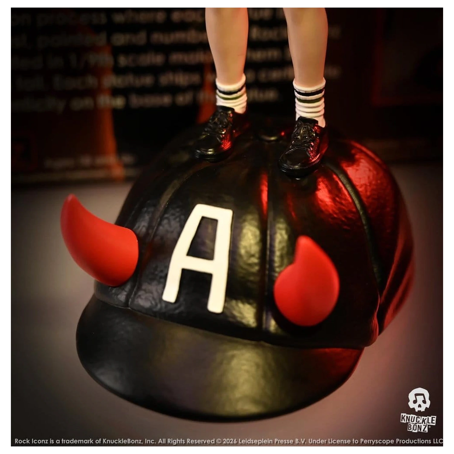 AC/DC Rock Iconz Figur Angus Young IV 23 cm Produktfoto
