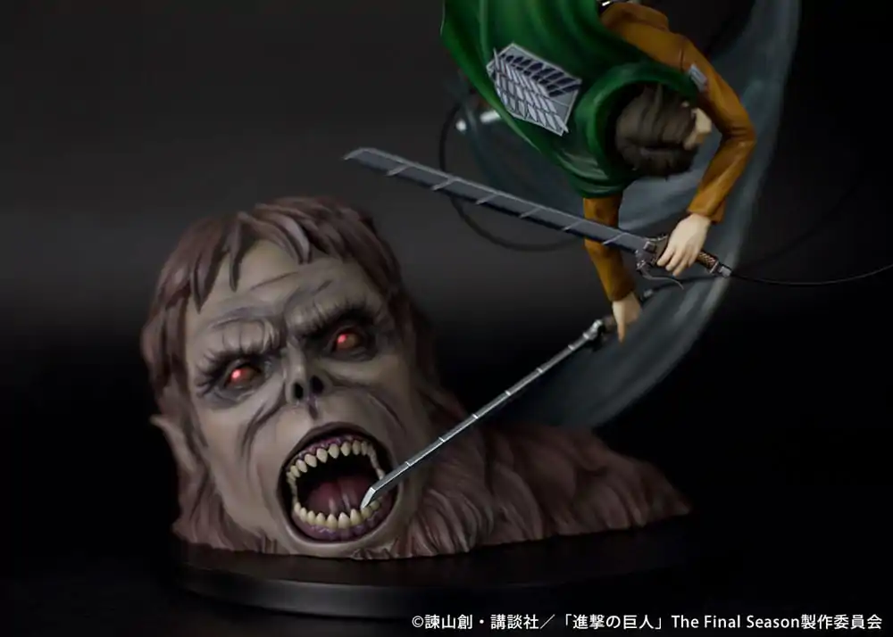 Attack on Titan PVC Statue 1/7 Levi vs Beast Titan Ver. 28 cm termékfotó