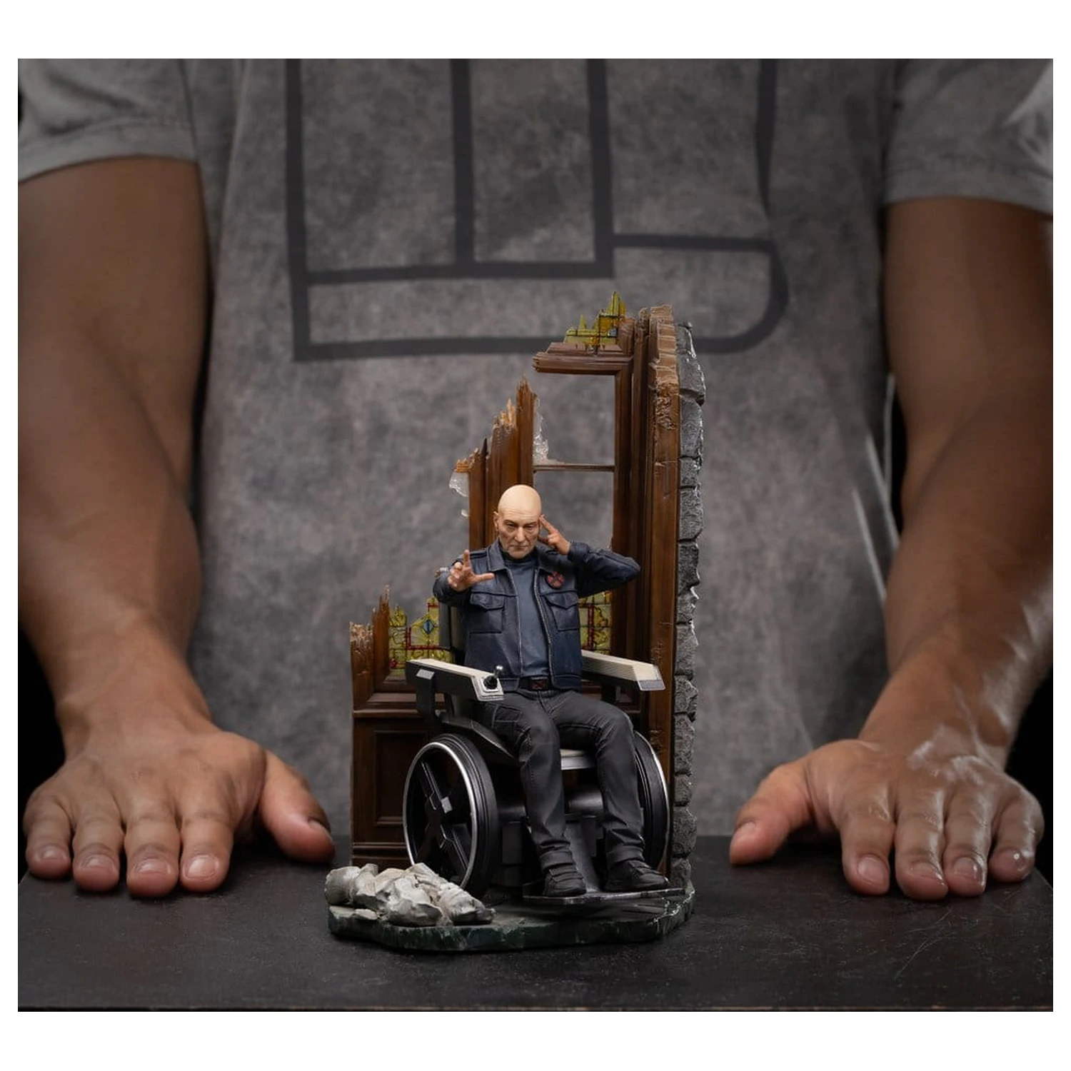 Avengers: Doomsday Art Scale Statue 1/10 Professor Xavier 30 cm Produktfoto