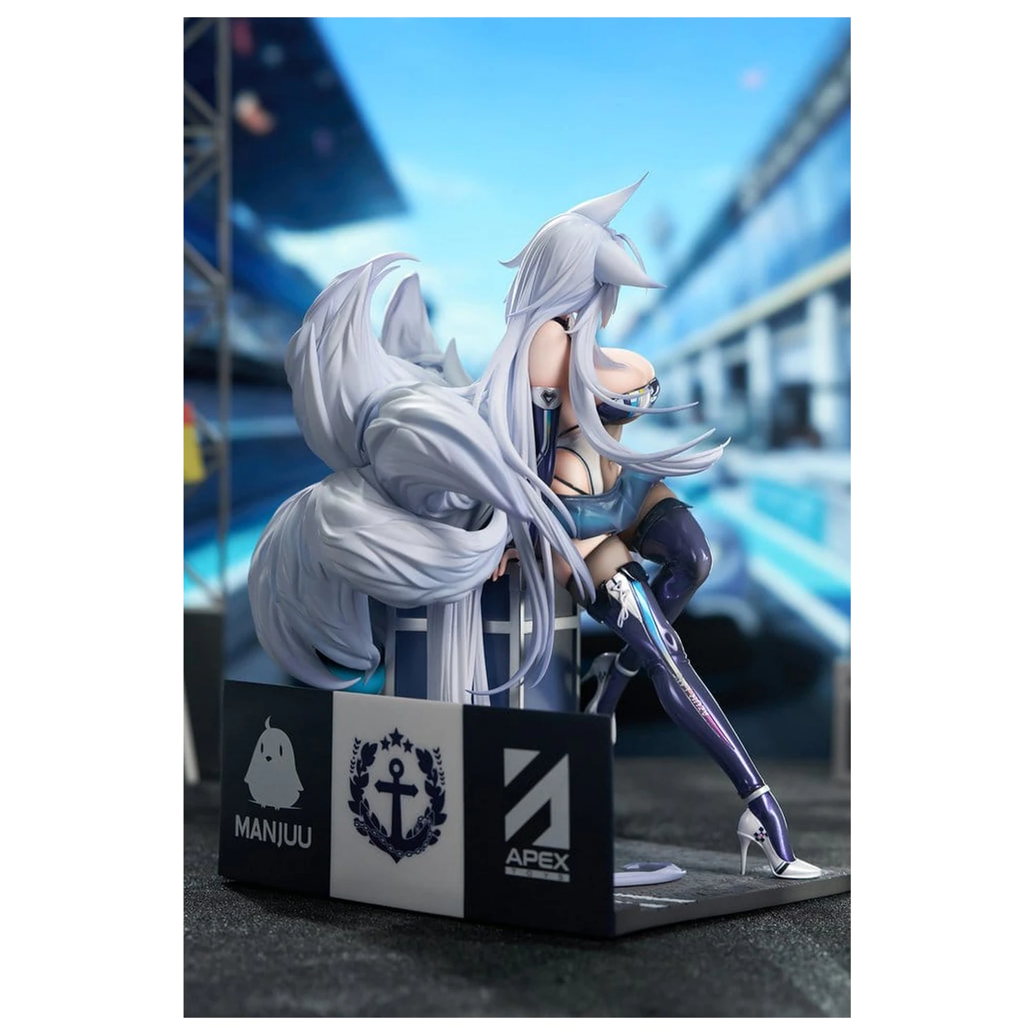Azur Lane PVC Figur 1/7 Shinano Moonlit Chrome Ver. Acryl Special Edition mit Display 25 cm Produktfoto