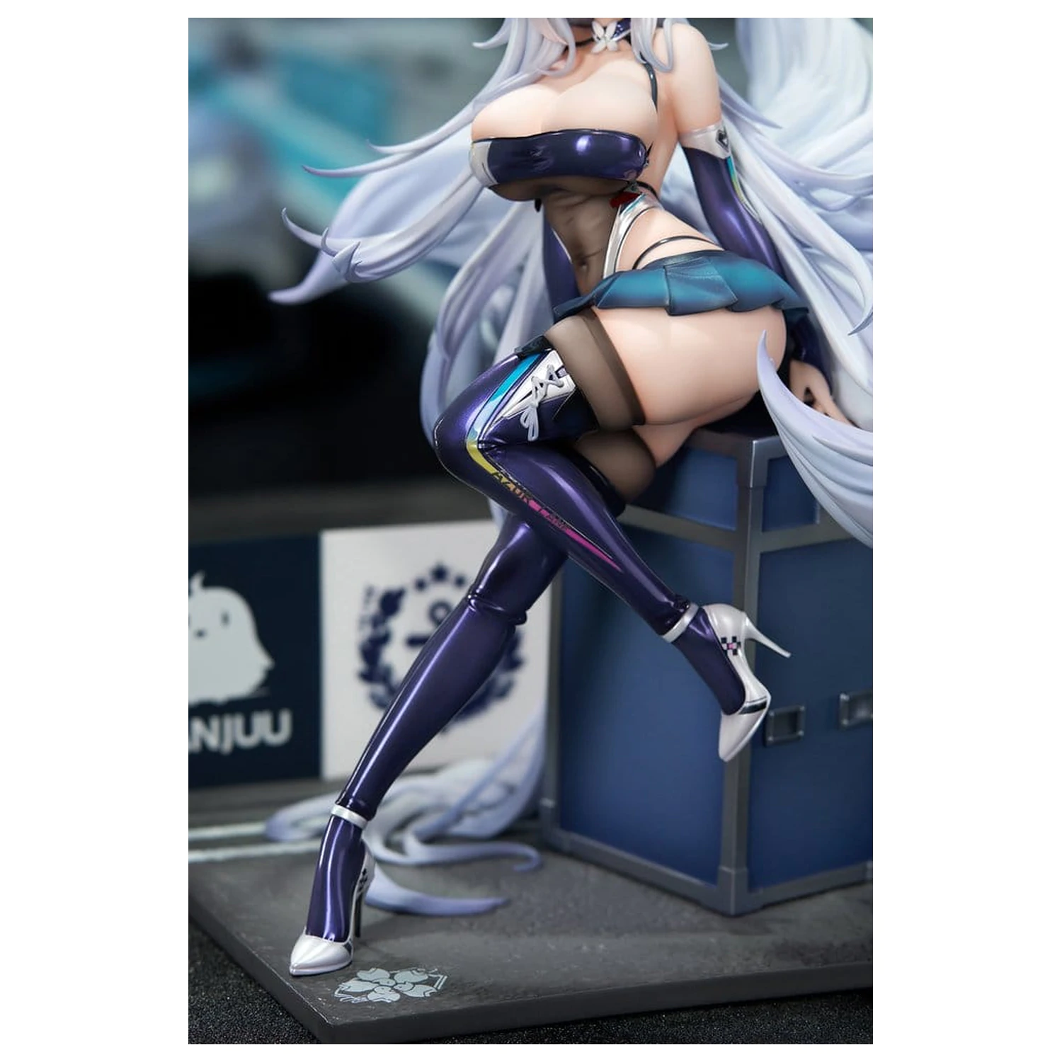Azur Lane PVC Figur 1/7 Shinano Moonlit Chrome Ver. Acryl Special Edition mit Display 25 cm Produktfoto