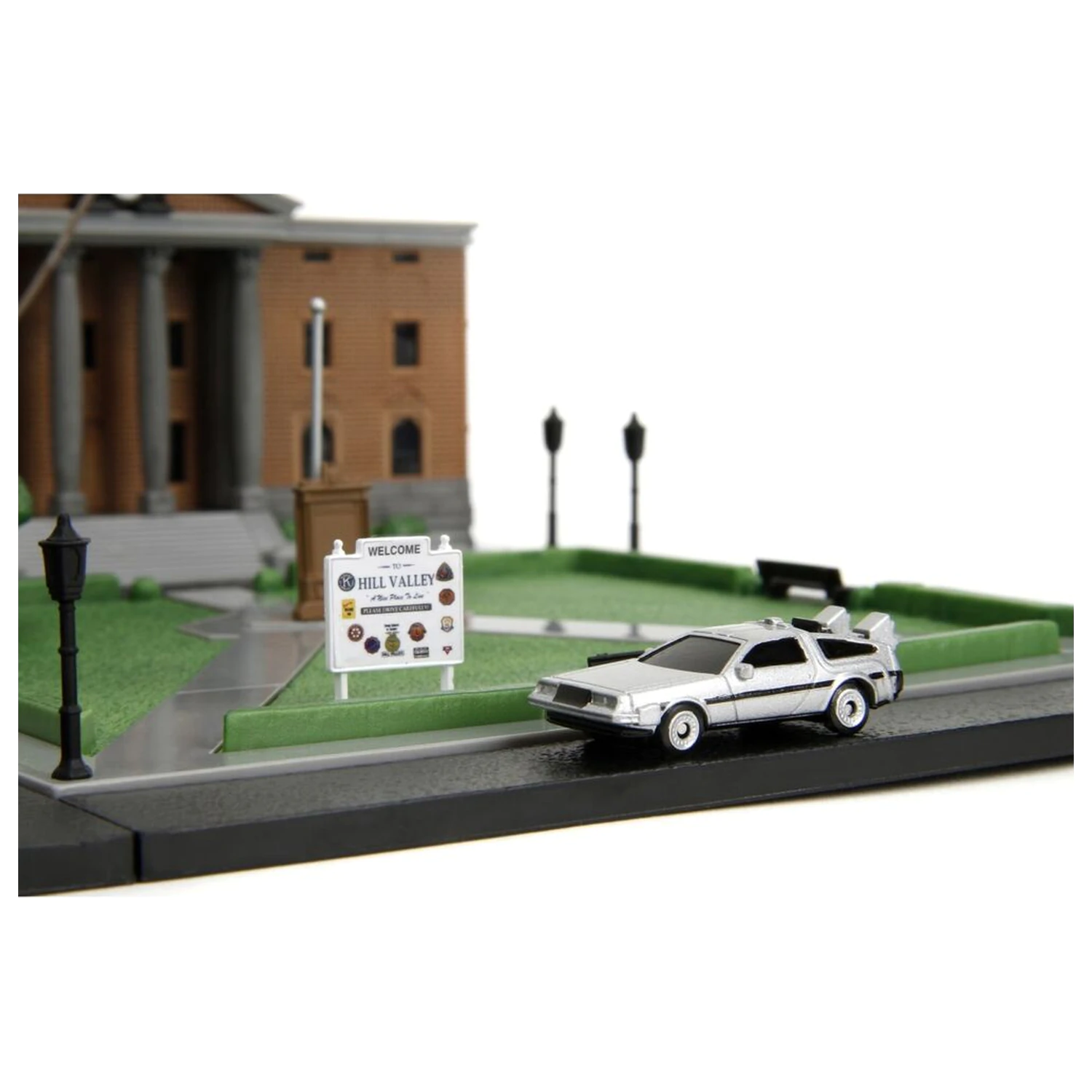 Back To The Future Hill Valley Courthouse Square Diorama-Replik Produktfoto