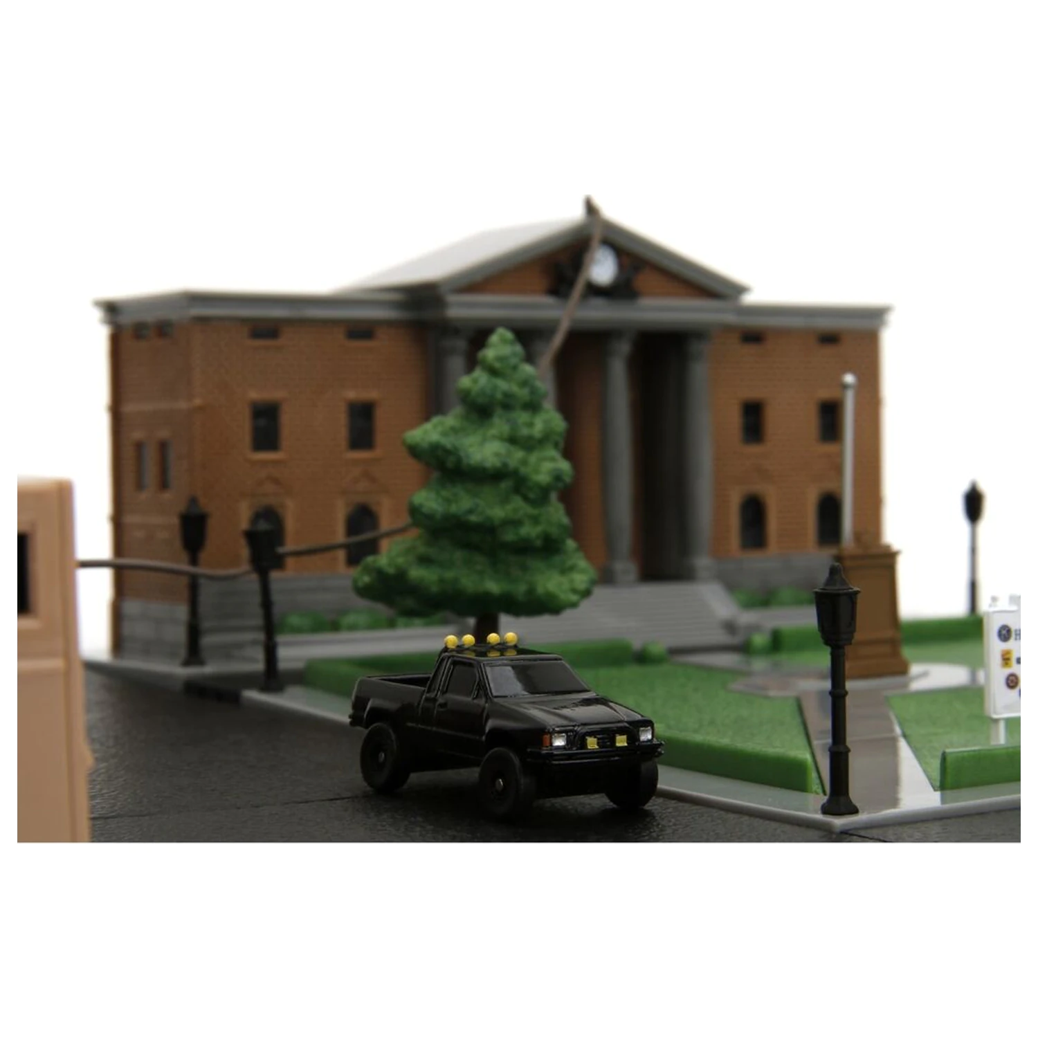 Back To The Future Hill Valley Courthouse Square Diorama-Replik Produktfoto