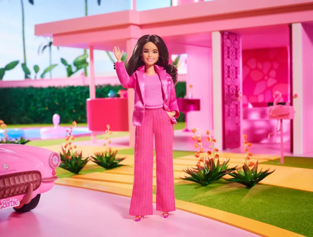 Barbie The Movie Puppe Gloria Wearing Pink Power Pantsuit termékfotó
