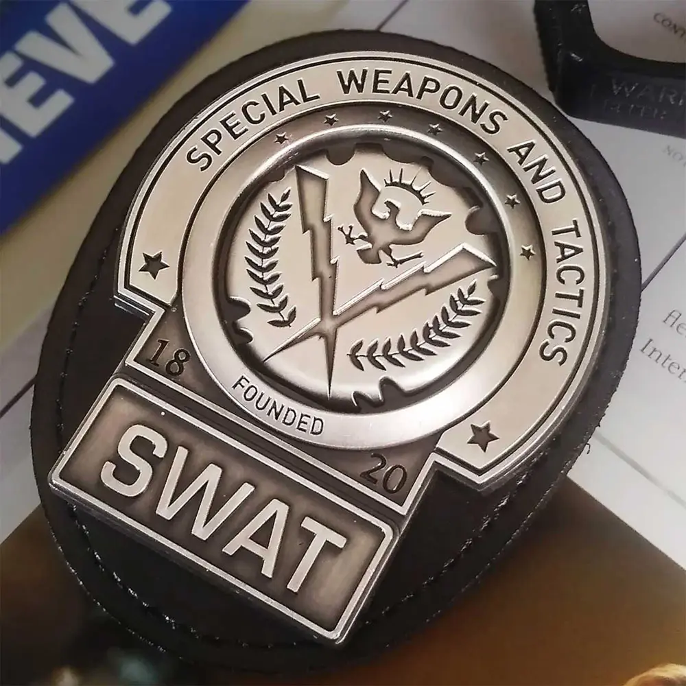 Batman Replik 1/1 The Dark Knight Gotham City SWAT Badge Limited Edition Produktfoto