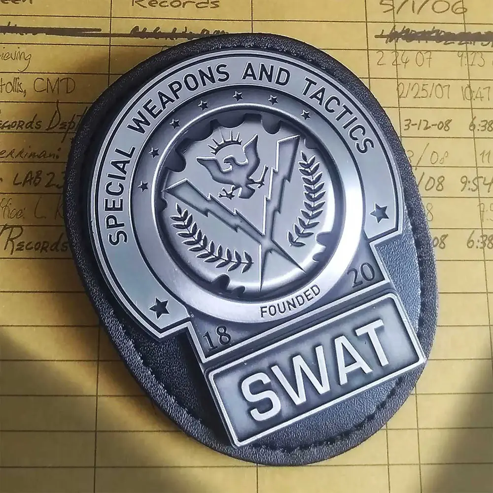 Batman Replik 1/1 The Dark Knight Gotham City SWAT Badge Limited Edition Produktfoto
