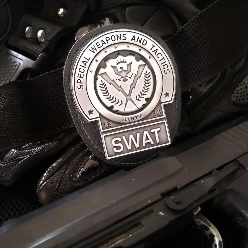 Batman Replik 1/1 The Dark Knight Gotham City SWAT Badge Limited Edition Produktfoto