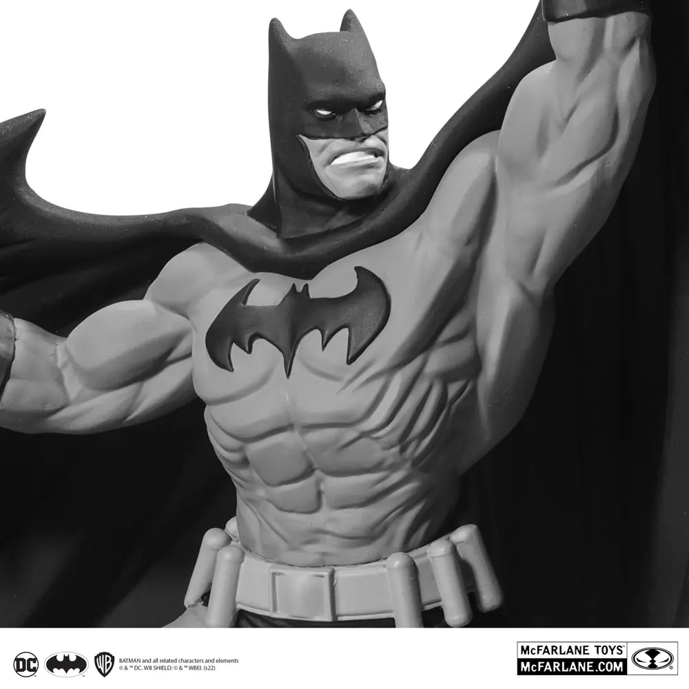 Batman Black &amp; White Statue Batman by Denys Cowan 25 cm Produktfoto