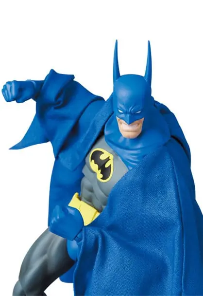 Batman MAFEX Actionfigur Knight Crusader Batman 19 cm Produktfoto