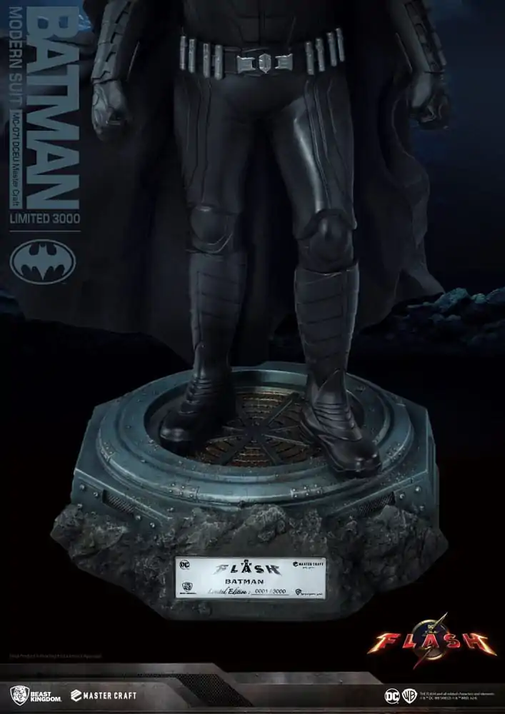 Batman Master Craft Statue Batman Modern Suit 42 cm termékfotó