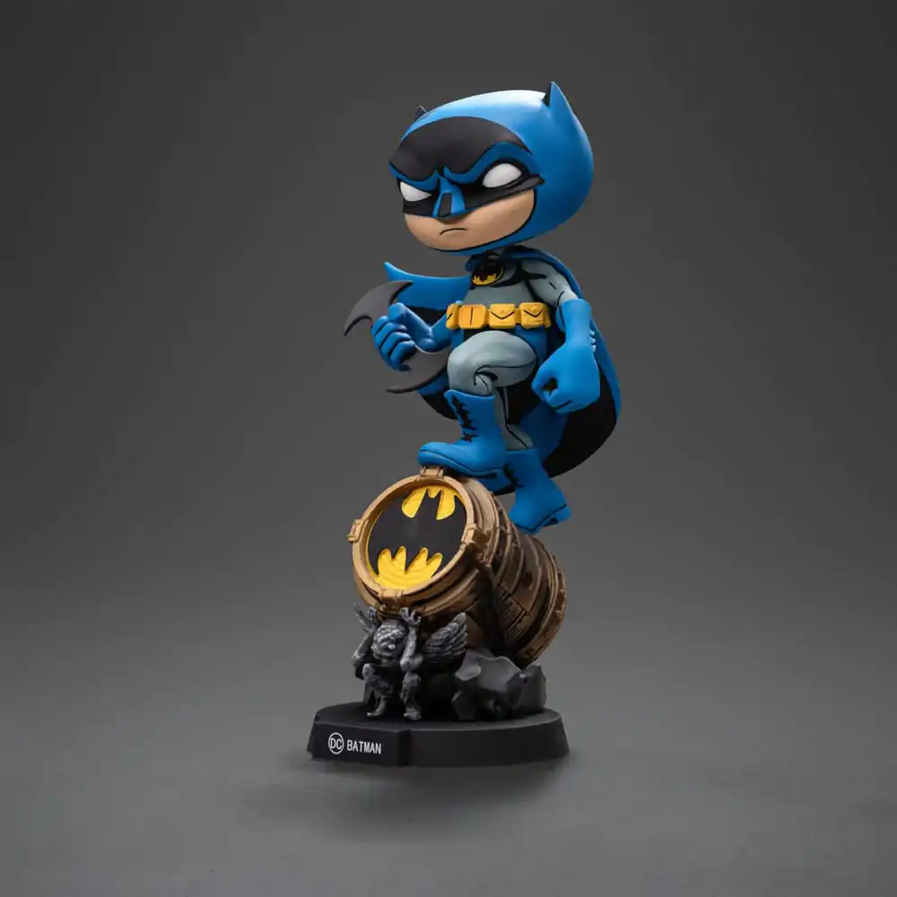 Batman Mini Co. PVC Figur Batman auf Bat-Signal (Blue Variant) 19 cm Produktfoto