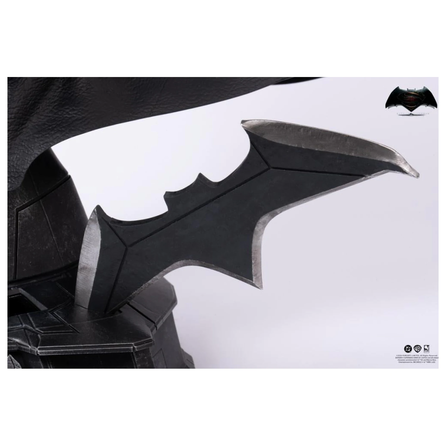 Batman v Superman Batman Cowl Nachbildung 1/1 51 Zentimeter Produktfoto