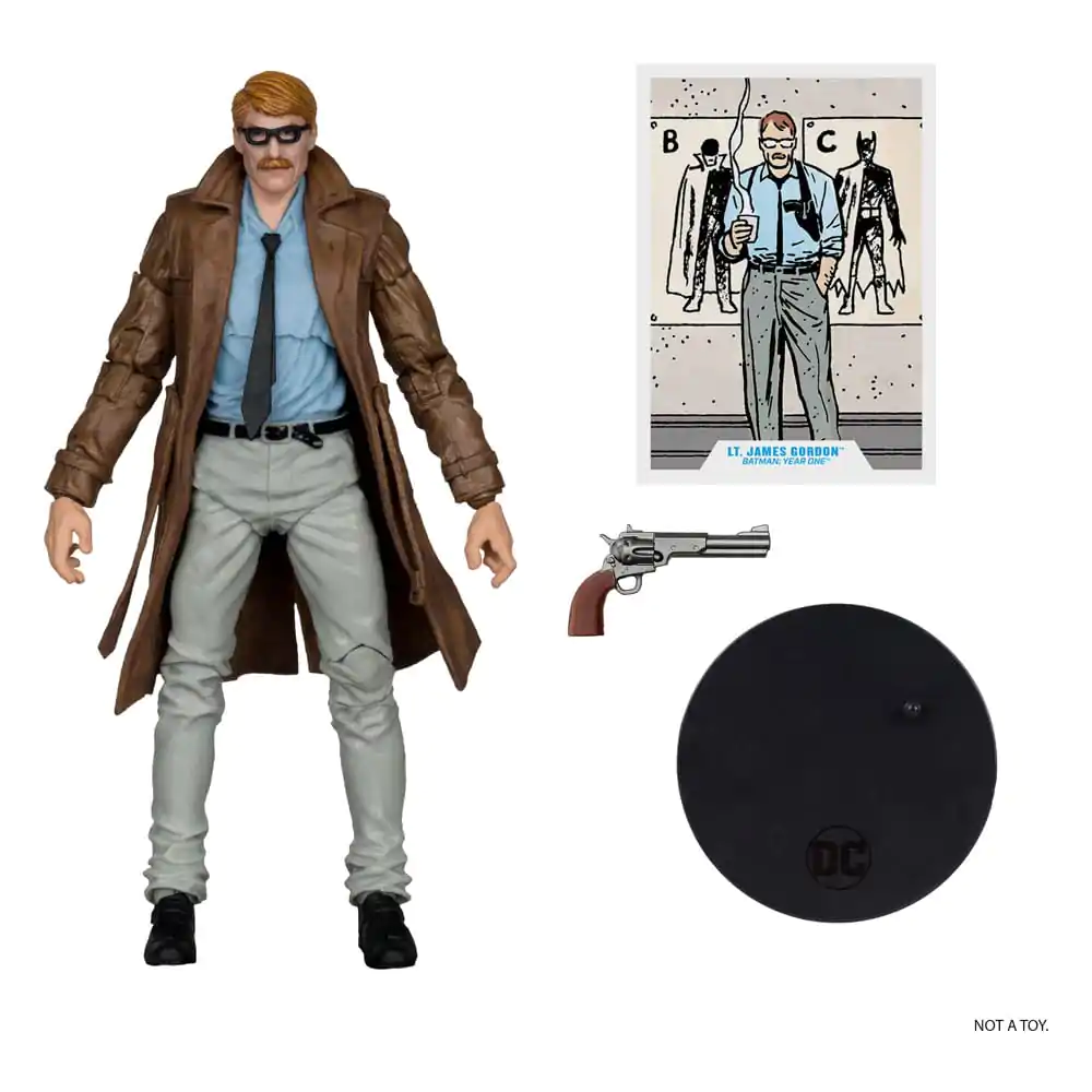 Batman Year One (Part 4) DC Multiverse Action Figur Lt. James Gordon (Gold Label) 18 cm Produktfoto