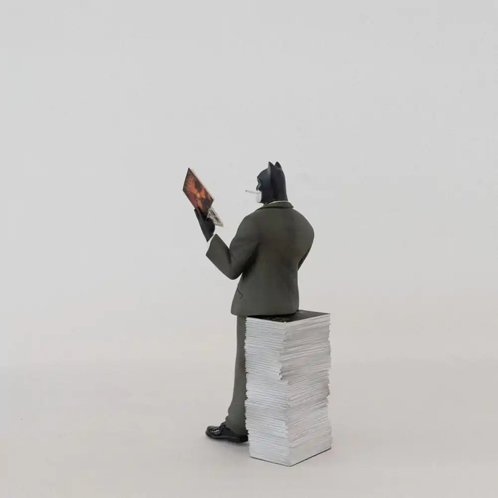 Blacksad: Blacksad on a Pile of Comics Figur Produktfoto