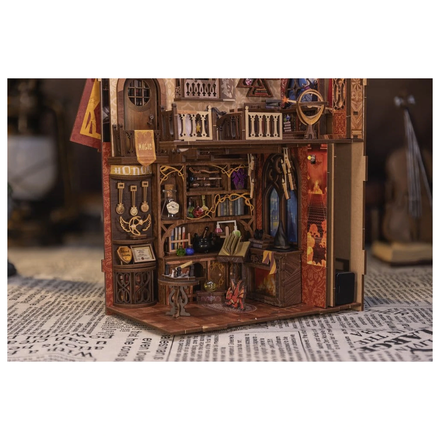 Book Nook Flame Common Room 23 x 11 Zentimeter Produktfoto