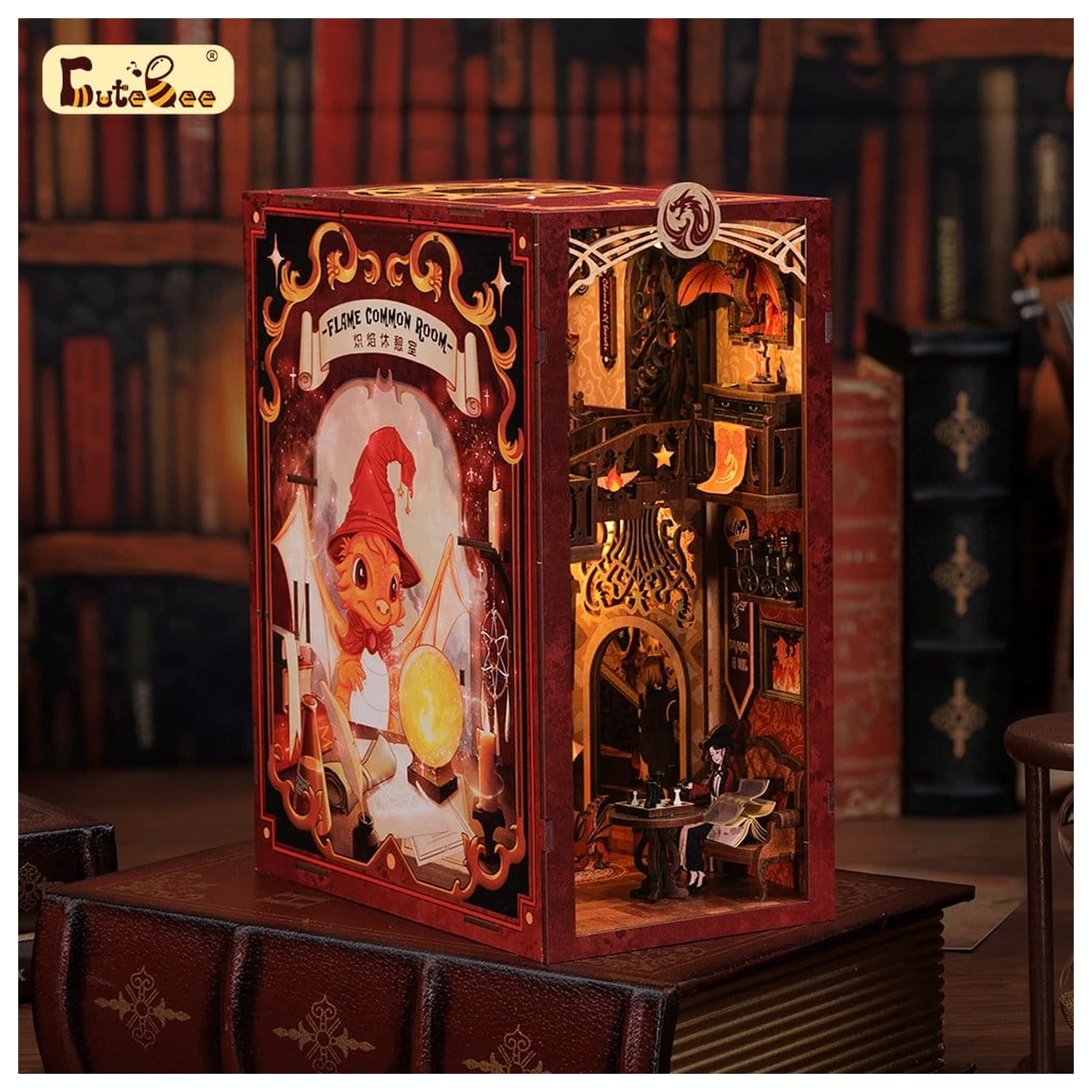 Book Nook Flame Common Room 23 x 11 Zentimeter Produktfoto