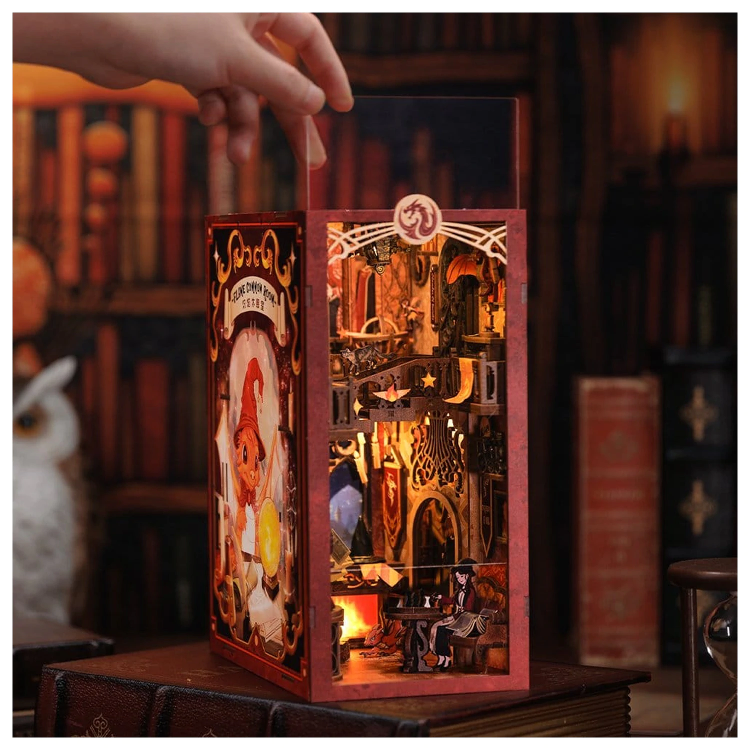 Book Nook Flame Common Room 23 x 11 Zentimeter Produktfoto