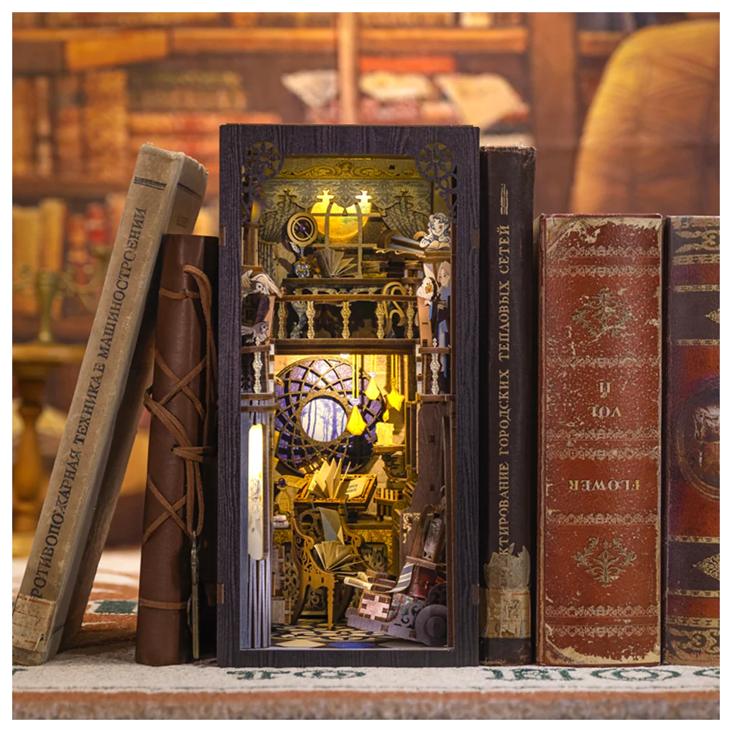 BOOK NOOK KIT DIY Nebula Common Room 350-teilig + LED Licht Bausatz Produktfoto