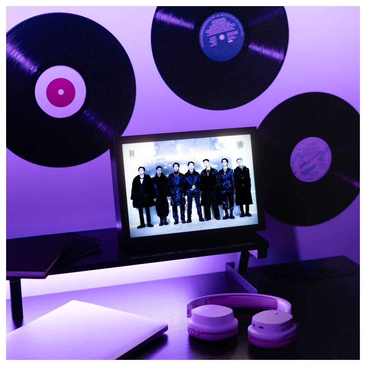 BTS gerahmter LED-Druck Produktfoto