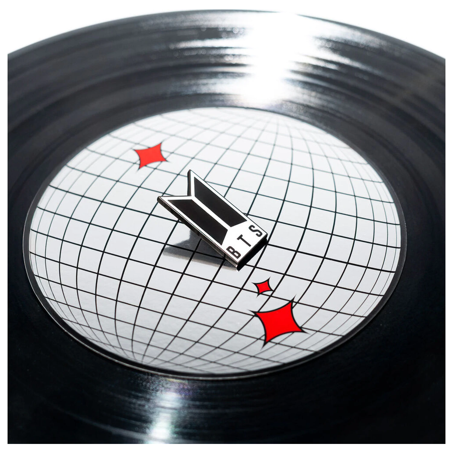 BTS Logo Pin Produktfoto