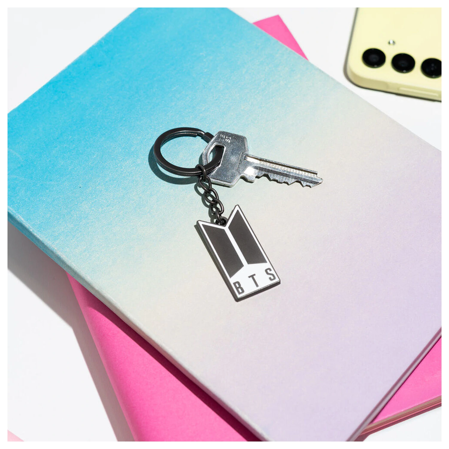 BTS Logo Schlüsselanhänger Produktfoto