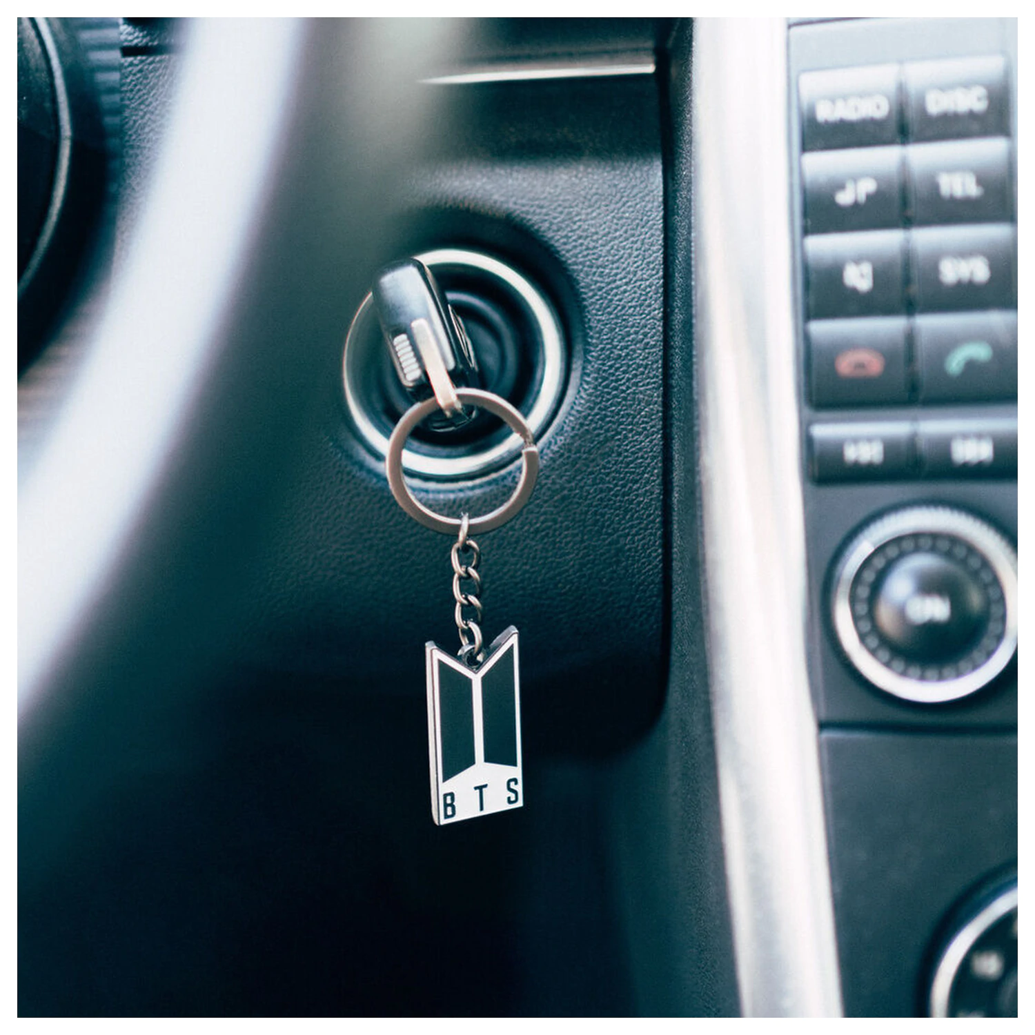 BTS Logo Schlüsselanhänger Produktfoto