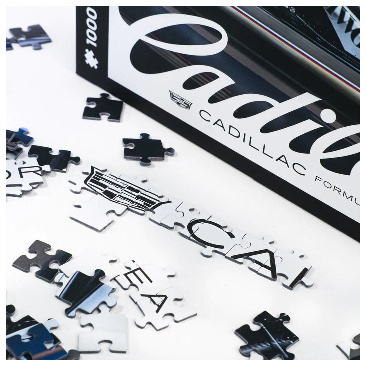 Cadillac Formula 1 Team Puzzle 2026 (1000 Teile) 48 x 68 cm Produktfoto