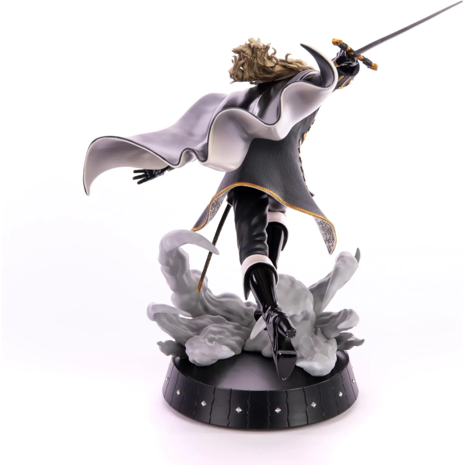Castlevania Symphony of the Night Statue Dash Attack Alucard 30 cm Produktfoto