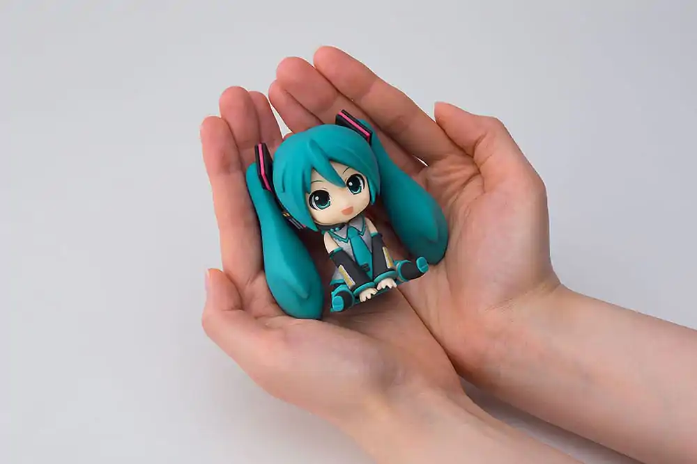 Character Vocal Series 01: Hatsune Miku Piapro Characters Gummi Maskottchen Nendroid Plus Mini Figur Hatsune Miku 8 cm Produktfoto
