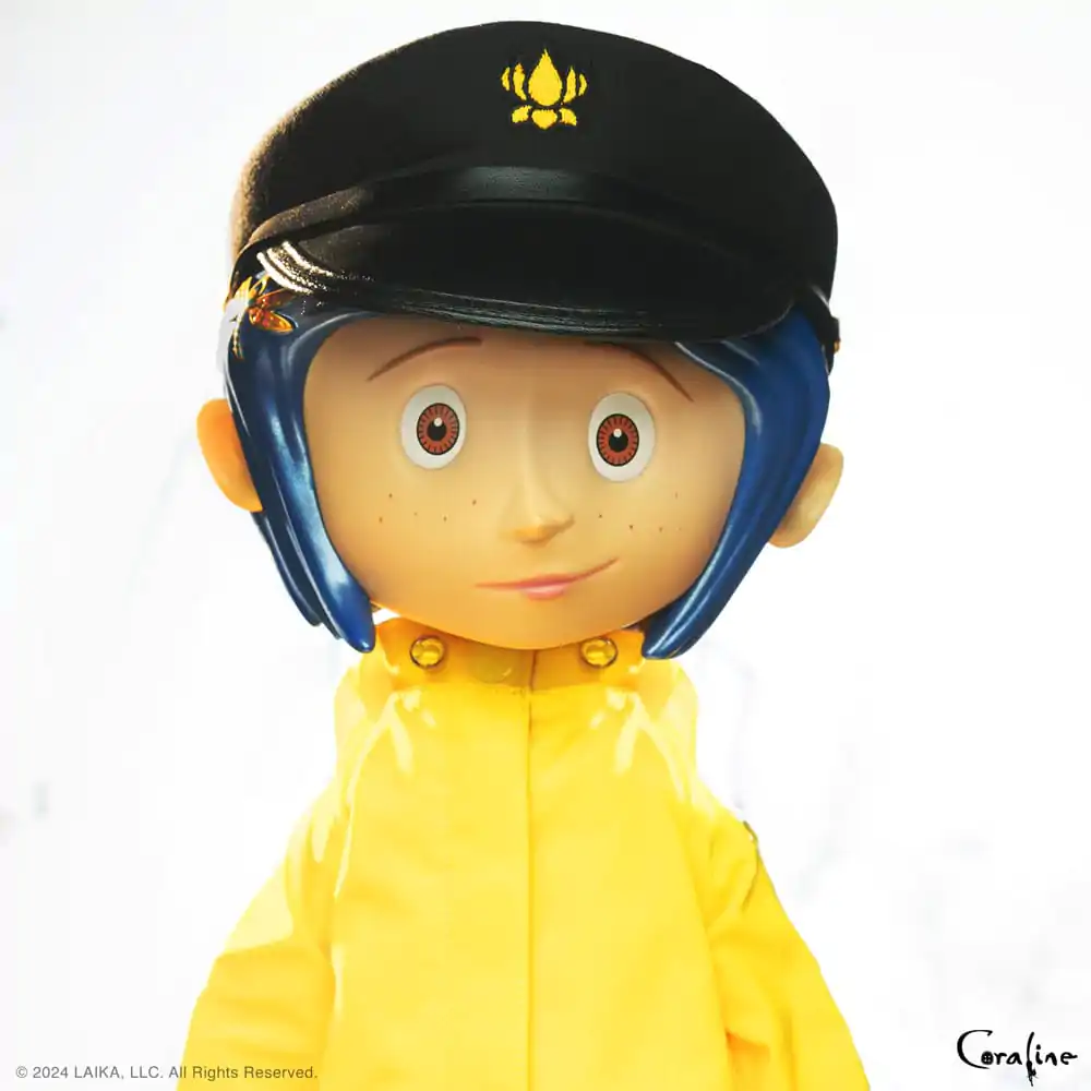 Coraline Supersize Vinyl Actionfigur Coraline with Hat (Button Eyes) 40 cm termékfotó