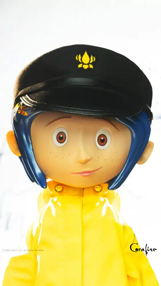 Coraline Supersize Vinyl Actionfigur Coraline with Hat (Button Eyes) 40 cm termékfotó