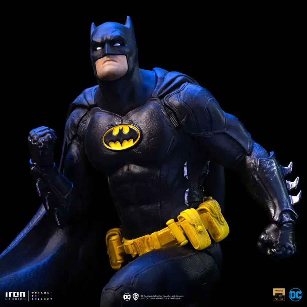 DC Comics BDS Art Scale Statue 1/10 Batman Deluxe (Black Version Exclusive) heo EU Exclusive 30 cm termékfotó