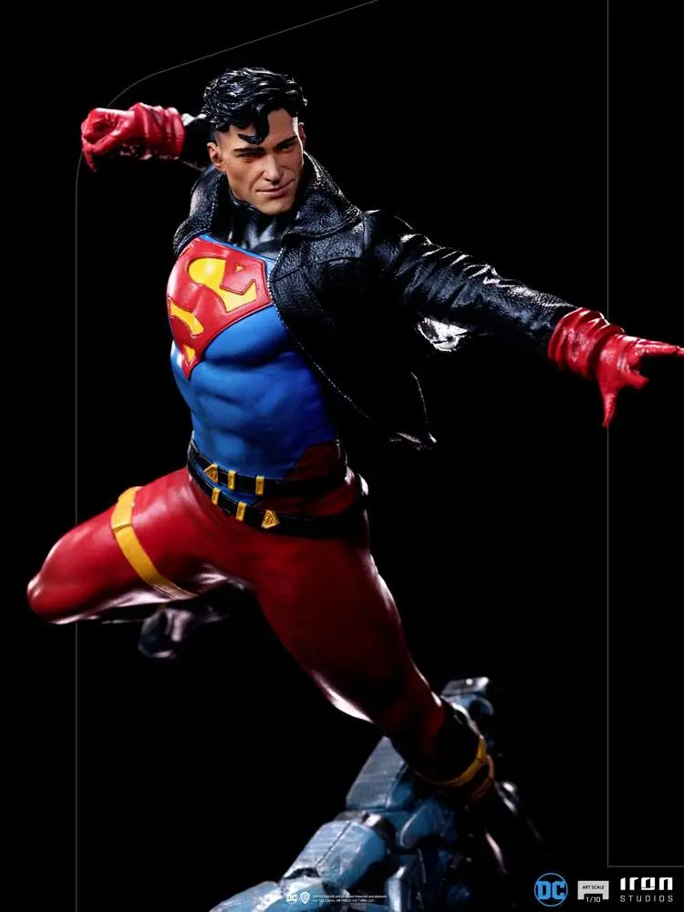 DC Comics Deluxe Art Scale Statue 1/10 Superboy 28 cm termékfotó