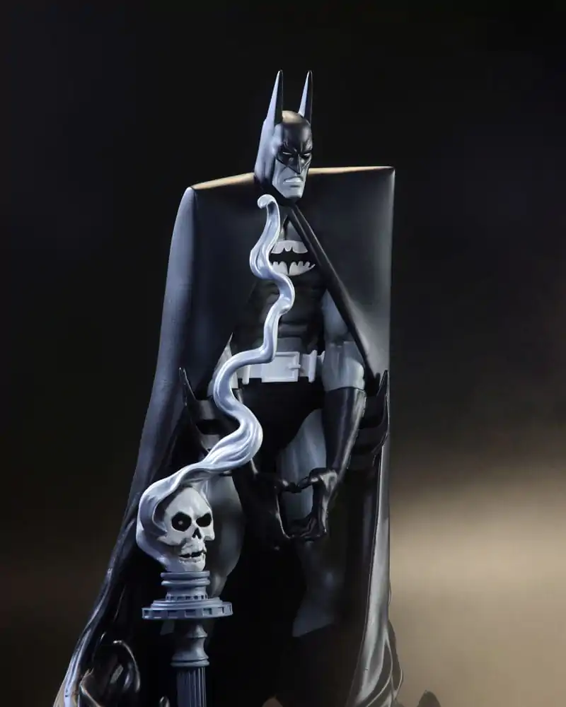 DC Direct Resin Statue 1/10 Batman Black & White by Bill Sienkiewicz 20 cm termékfotó